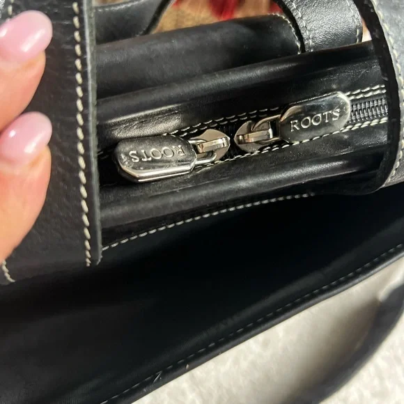 Roots Black Leather Briefcase π¦ - Picture 8 of 16